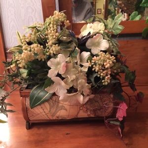 COPY - Unique flower Arrangement sits in a little…